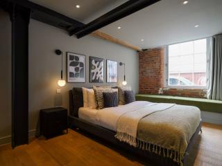 Umbrella Apartments | Depot Sleeps 12 thumbnail