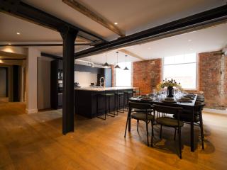 Umbrella Apartments | Depot Sleeps 12 thumbnail