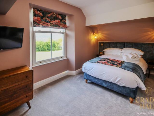 The Lakes | 20 Sleeper Property image