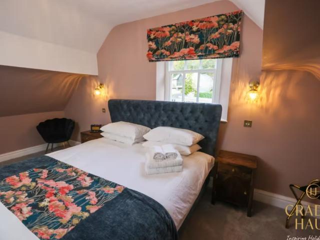 The Lakes | 20 Sleeper Property image