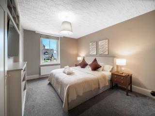 Yorkshire Luxury 7 Bedroom Manor with Hot Tub and Steam Room | Sleeps 16 thumbnail