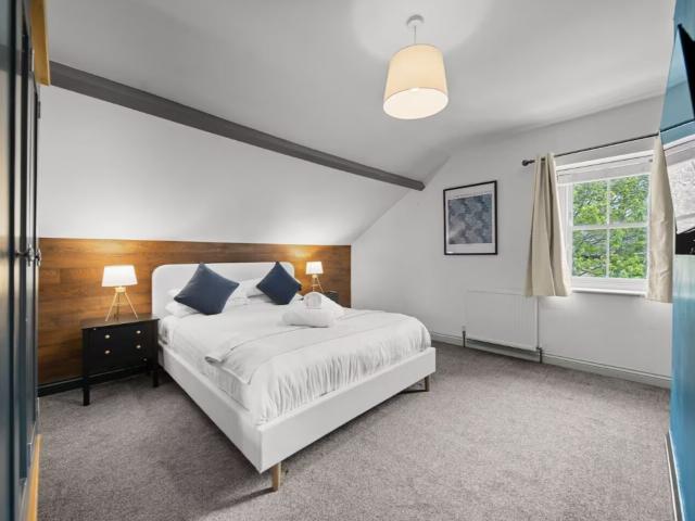 Yorkshire Luxury 7 Bedroom Manor with Hot Tub and Steam Room | Sleeps 16 image