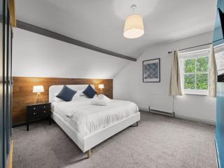 Yorkshire Luxury 7 Bedroom Manor with Hot Tub and Steam Room | Sleeps 16 thumbnail