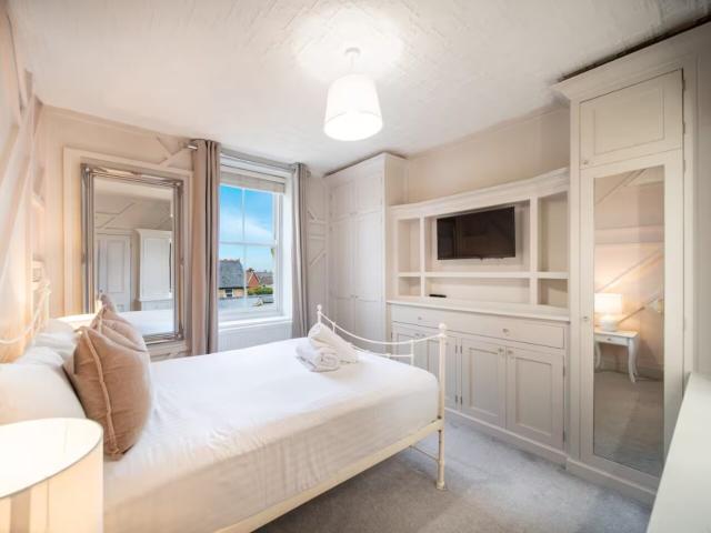 Yorkshire Luxury 7 Bedroom Manor with Hot Tub and Steam Room | Sleeps 16 image