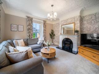 Yorkshire Luxury 7 Bedroom Manor with Hot Tub and Steam Room | Sleeps 16 thumbnail