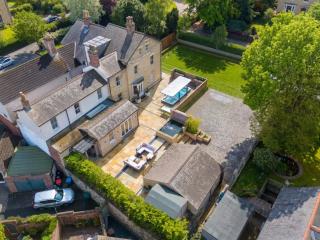 Yorkshire Luxury 7 Bedroom Manor with Hot Tub and Steam Room | Sleeps 16 thumbnail