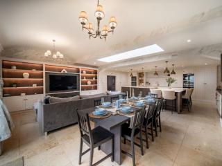 Yorkshire Luxury 7 Bedroom Manor with Hot Tub and Steam Room | Sleeps 16 thumbnail
