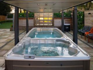 Yorkshire Luxury 7 Bedroom Manor with Hot Tub and Steam Room | Sleeps 16 thumbnail