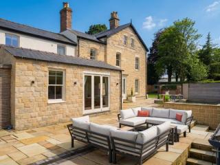 Yorkshire Luxury 7 Bedroom Manor with Hot Tub and Steam Room | Sleeps 16 thumbnail