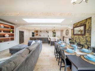 Yorkshire Luxury 7 Bedroom Manor with Hot Tub and Steam Room | Sleeps 16 thumbnail