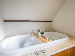 Shropshire 16 Sleeper House with Pool and Sauna thumbnail