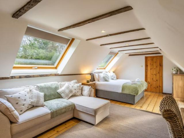 Shropshire 16 Sleeper House with Pool and Sauna image