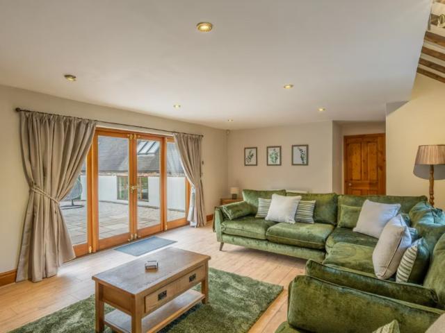 Shropshire 16 Sleeper House with Pool and Sauna image