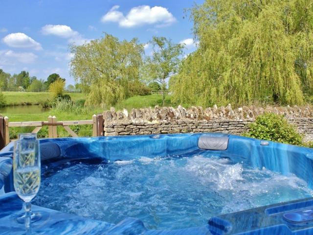 Cotswold 24 Sleeper with Hot Tub and BBQ image