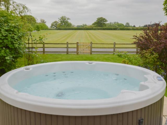 Cotswold 22 Sleeper with Hot Tub image