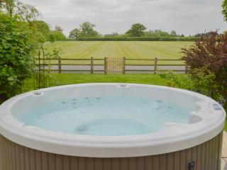 Cotswold 22 Sleeper with Hot Tub thumbnail