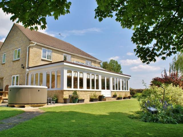 Cotswold 22 Sleeper with Hot Tub image