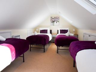 Cotswold 20 Sleeper Stables with Hot Tub thumbnail
