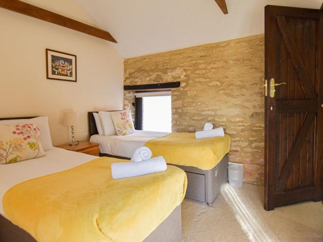 Cotswold 18 Sleeper with Hot Tub image