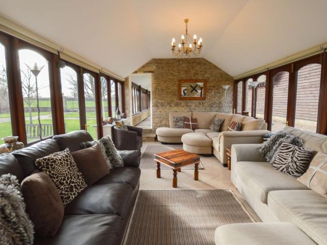 Cotswold 18 Sleeper with Hot Tub image