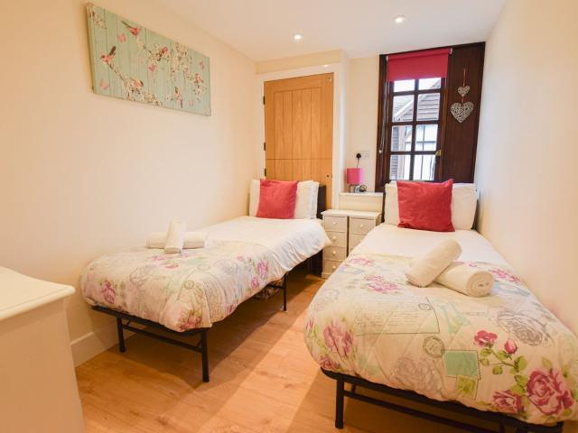 Cotswold 16 Sleeper with Hot Tub image