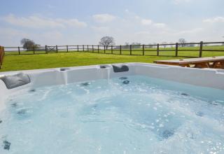 Cotswold 16 Sleeper with Hot Tub