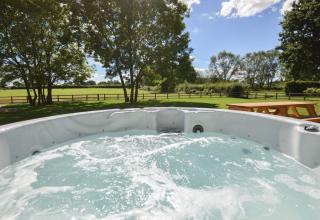 Cotswold 10 Sleeper with Hot Tub