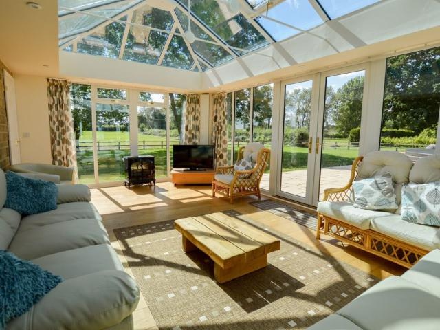 Cotswold 10 Sleeper with Hot Tub image