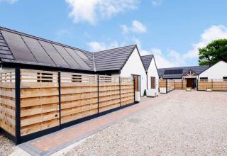 The Cottages Sleeps 17 with 4 x Hot Tubs