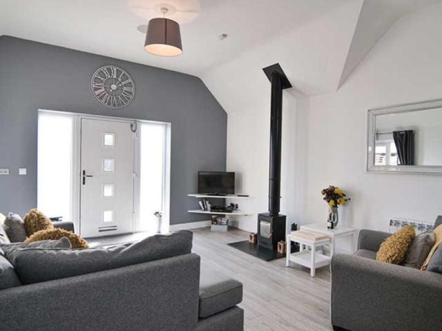 The Cottages Sleeps 17 with 4 x Hot Tubs image