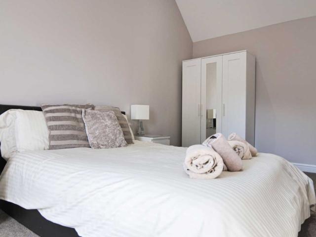 The Cottages Sleeps 17 with 4 x Hot Tubs image