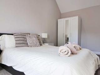 The Cottages Sleeps 17 with 4 x Hot Tubs thumbnail