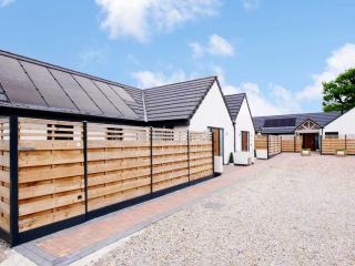 The Cottages Sleeps 17 with 4 x Hot Tubs thumbnail