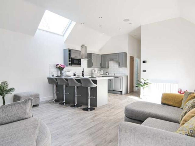 The Cottages Sleeps 17 with 4 x Hot Tubs image