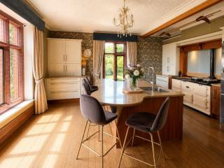 Shropshire | Old Rectory Sleeping 16, with Pool, Hot Tub and Games Room thumbnail