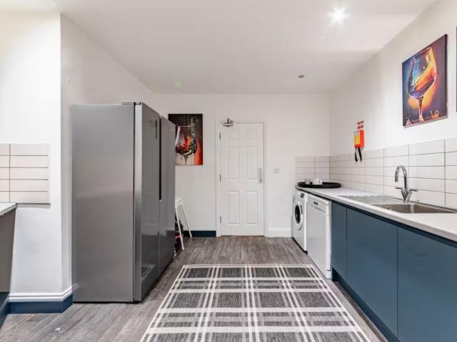 15 Sleeper 5 Bedroom Apartment image