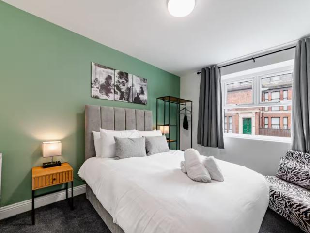 15 Sleeper 5 Bedroom Apartment image