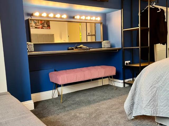 15 Sleeper 5 Bedroom Apartment image