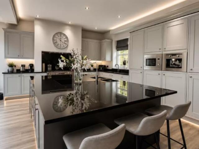 Manor House with Hot Tub - Sleeps 18 image