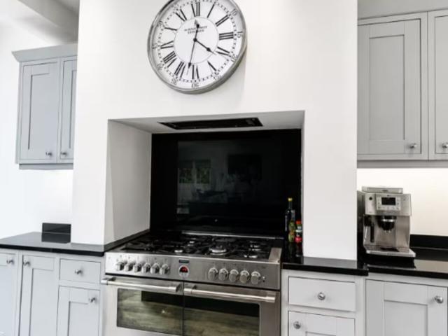 Manor House with Hot Tub - Sleeps 18 image