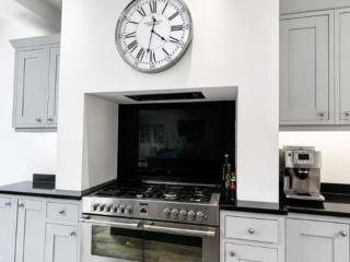 Manor House with Hot Tub - Sleeps 18 thumbnail