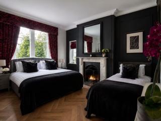 Manor House with Hot Tub - Sleeps 18 thumbnail