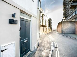 16 Sleeper Townhouse thumbnail