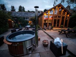 Lancashire 16 Sleeper Cottage with Hot Tub thumbnail
