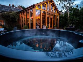 Lancashire 16 Sleeper Cottage with Hot Tub thumbnail