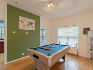 18 Sleeper House with Hot Tub, Bar. thumbnail