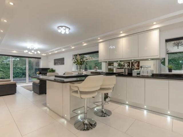 18 Sleeper House with Hot Tub, Bar. image