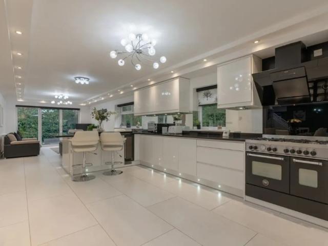 18 Sleeper House with Hot Tub, Bar. image