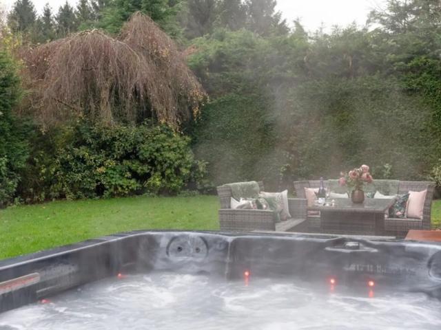 18 Sleeper House with Hot Tub, Bar. image