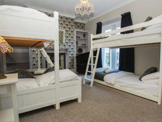 18 Sleeper House image
